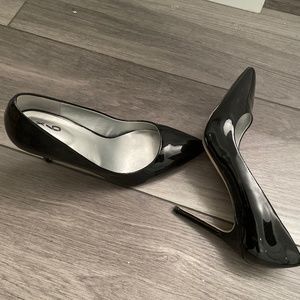 Black Pumps